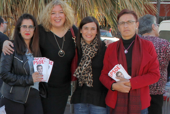 Flor Almón y la candidata al senado Ana Gámez animan a los motrileños a votar al PSOE “para una recuperación económica justa”